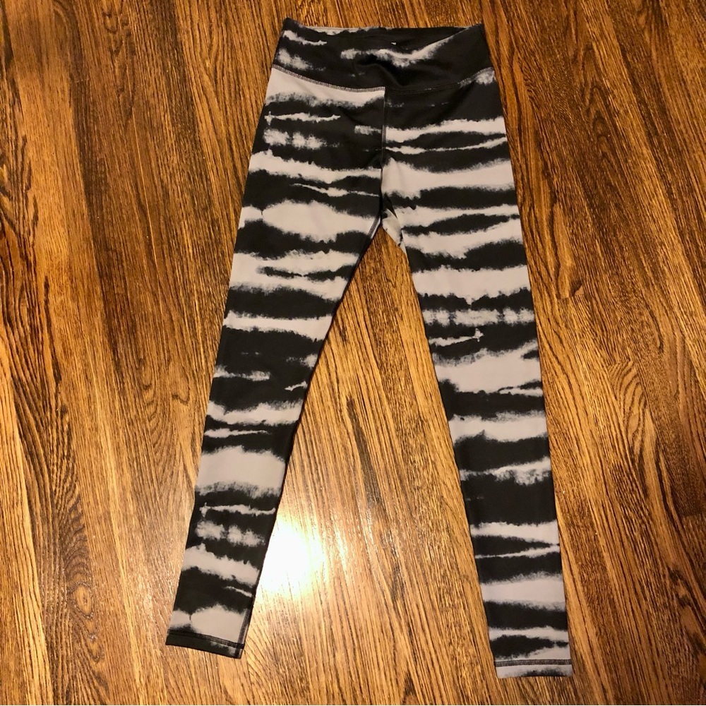 Express small EXP Core Performance Leggings - Picture 3 of 5